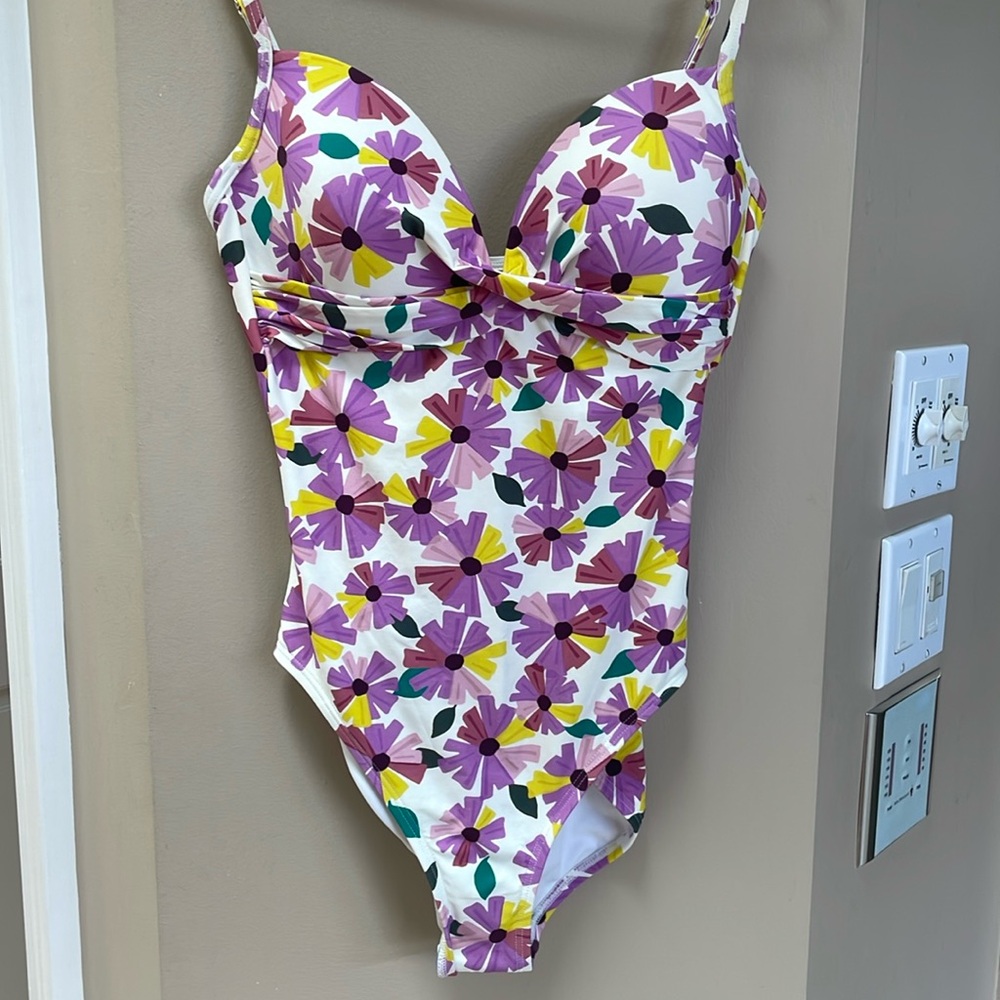 Brand new Kate Spade, one piece, swimsuit size large absolutely beautiful